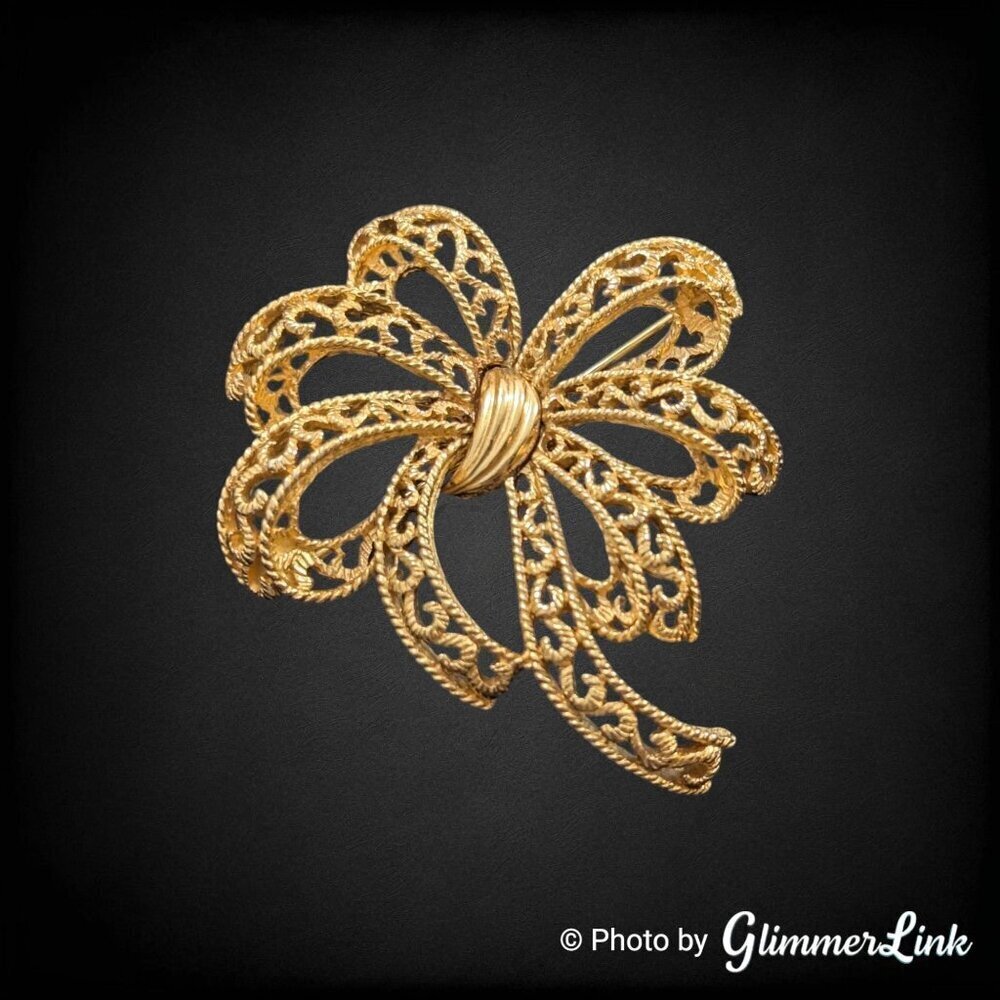 Vintage Crown Trifari Ornate Openwork Ribbon Bow Gold Tone Brooch Pin